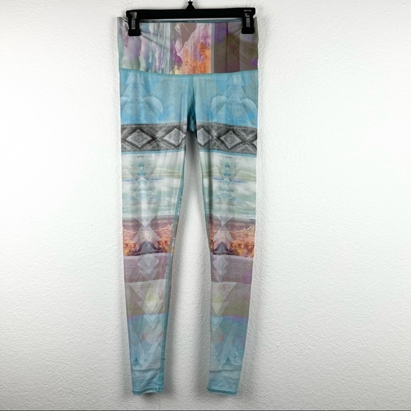 TEEKI Tarot Magik Feather Printed Yoga Hot Pants Leggings, Size Small - Picture 2 of 5